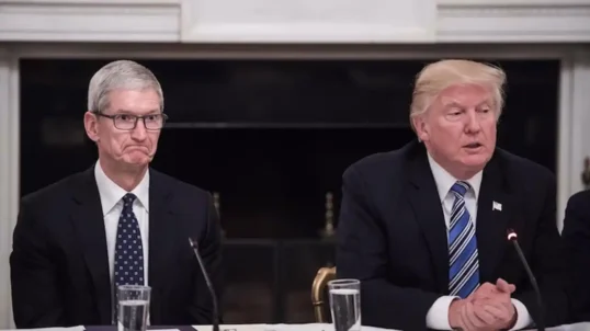 scandalo apple, trump apple, Tim Cook trump, dei, abolizione dei, scandalo dei apple